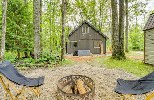 Roscommon Chalet with Hot Tub Near Higgins Lake! - Foto 25