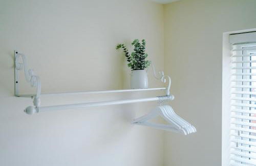 Relax in Style at Wedgwood House 3 BR Home with Garden & Parking - Foto 26