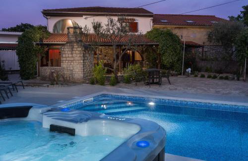 Stone Lady Holiday home with pool&hot tub,sauna,bbq,garden - Foto 34