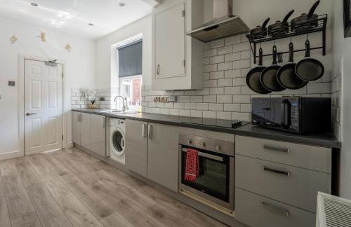 Tettenhall Lodge Gardens - Photo 3