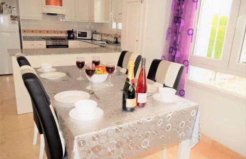 FABULOUS 2 BED 2 BATH APARTMENT ! - Foto 20