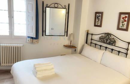 Vivienda turistica con encanto centrico, wifi y patio - Foto 1