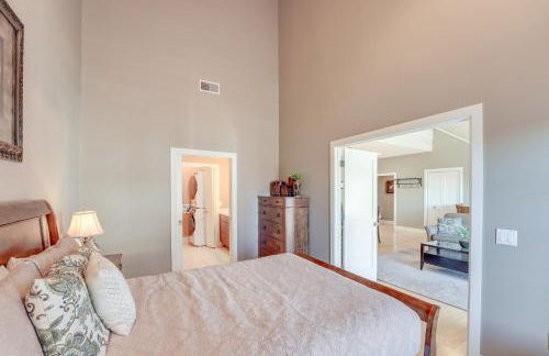 Marina, Pool and Balcony Modern Spring Lake Condo - Foto 9