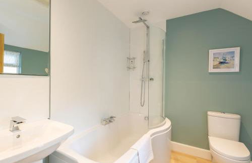 Rose Cottage with Hot Tub - Photo 25