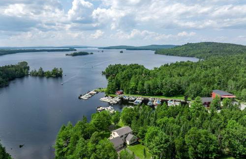 Gorgeous Cottage with Hot-tub and Games in Beaver Cove, Maine - Foto 11