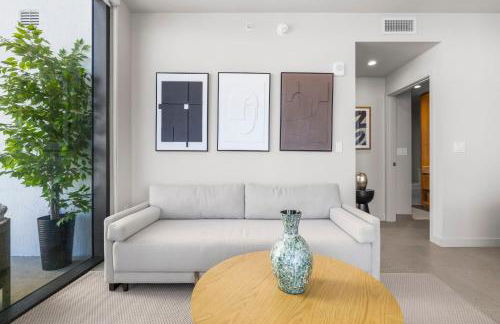 Modern Condo Steps from Bayside & Kaseya Center - Foto 10