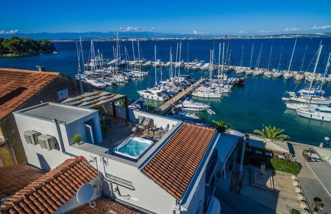 Good Life Deluxe Seafront Apartment - Foto 1