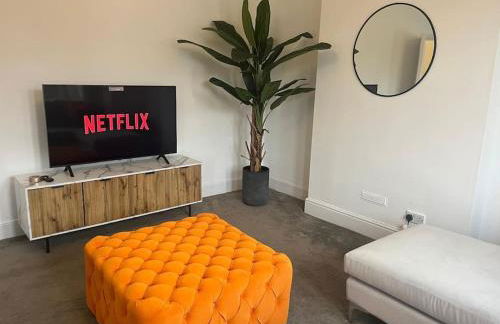 Beautiful 2 Bed Centrally Located Flat Close to 3 Stations - Foto 9