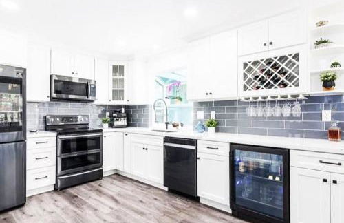 Stunning Modern Home King Bed Pool Jacuzzi Fire pit - Foto 9