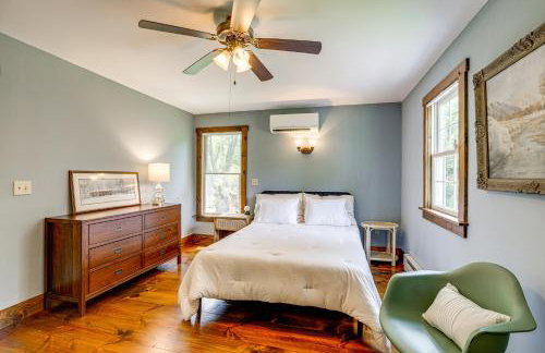 Walk to River Couples Retreat in Kintnersville! - Foto 10