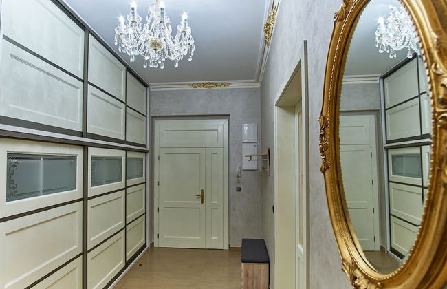 Presidential Apartment In The Old Town Square - Photo 17