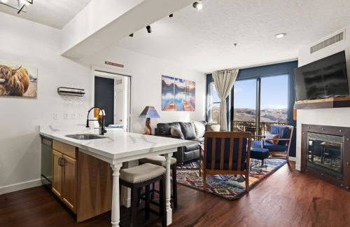 Top Floor Deer Valley Gondola Lakefront Condo- Great views - Photo 17