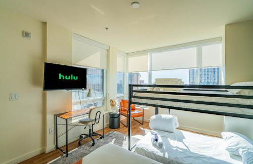 Stylish 1BR HighRise DT, Parking, Pool, Gym, W-D, Golf - Foto 35