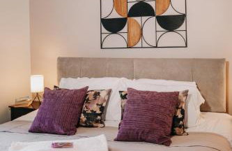 Spacious 4-bed Ample Parking Fast WiFi Contractor Family Friendly - Photo 13