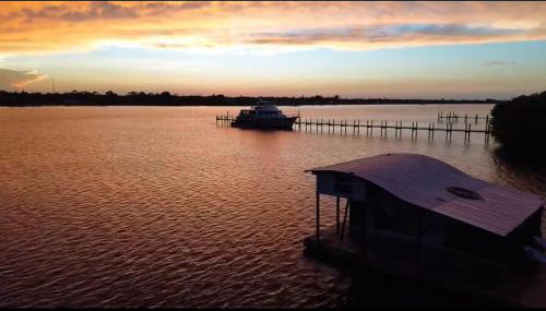 The Burrow-a floating cabin - Foto 5