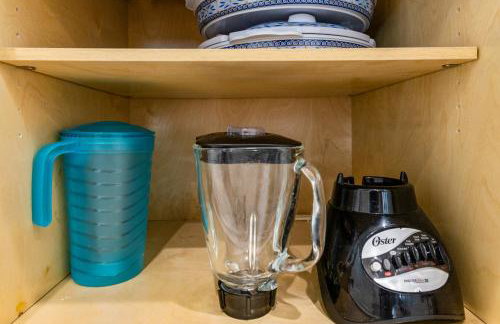 Relax And Sea NEW Luxury Canal-View Escape Gated Community Firepit and Decks - Foto 54