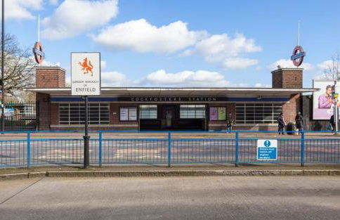 Skyvillion - COZY LARGE 4 & 1 Bed Apartments in London Enfield, Mins to Tube Station, Free Wi-Fi - Foto 76