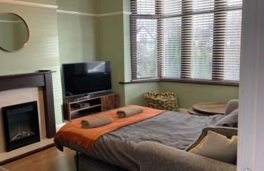 Spacious Family Home Minutes from the Beach - Foto 33