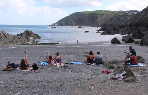 Surfers and walkers cosy camping cabin - Foto 19