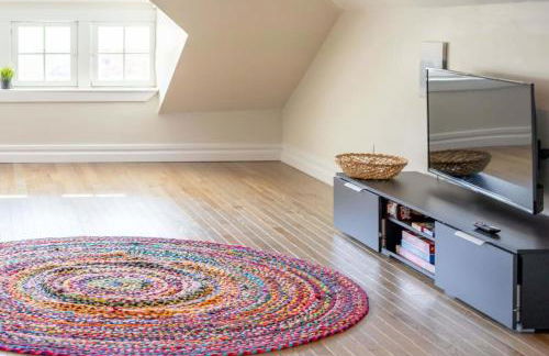 Magnolia on the Park Spacious 4BR ABODEbucks - Photo 38