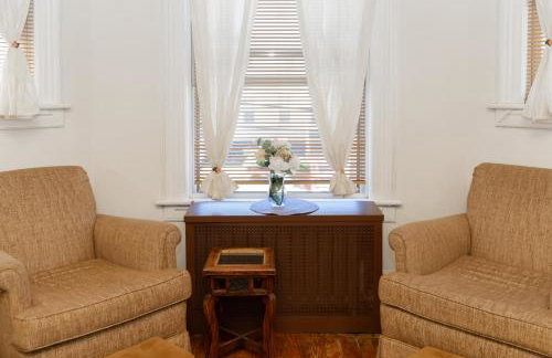 The Gem-3 Bedrooms! King, Full & Twin Beds, Sauna with Free Parking plus more - Foto 8