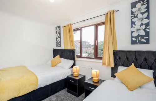 Lovely House in Dagenham / Barking with free parking, WiFi & Garden - Foto 32