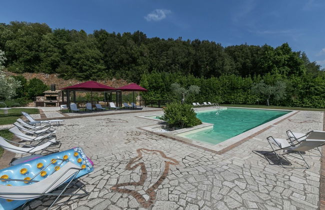 Luxury, Modern Apartment With Pool and Stunning Views - Photo 23