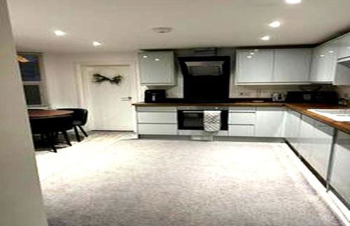 N&M Lodge Dunstable lodge with Free Parking - Photo 9