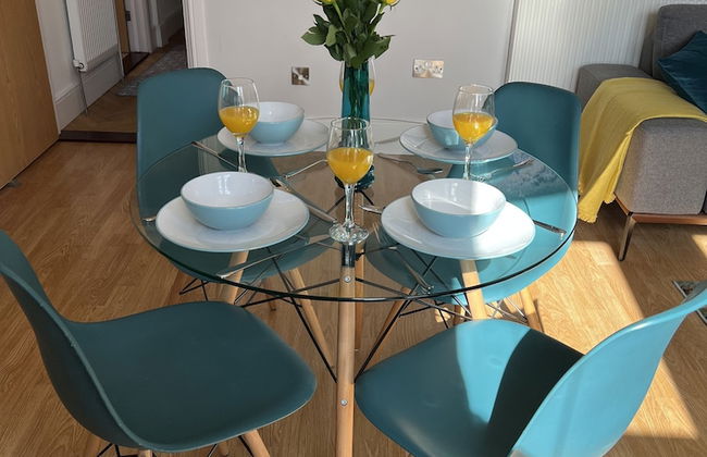 Between the beach and the shops - Foto 3