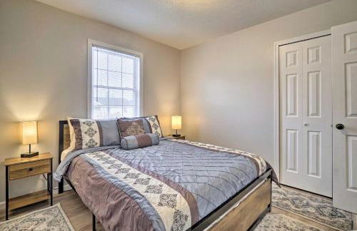 Renovated Logan Home with Pond and Fire Pit - Foto 22