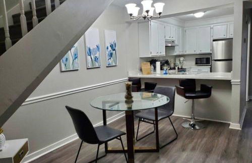 Modern Designer Townhouse 2Br Ideal for Long Stays! - Foto 16