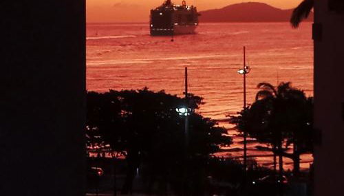 Ponta da Praia amplo 3dorm 3ban frente ao mar - Foto 5