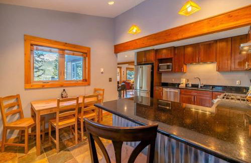 Cozy Cabin Perched on the Mountainside - Alpine Haus - Foto 23