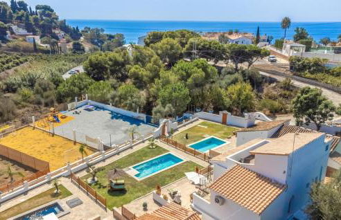 3 Bedroom Stunning Home In Mezquitilla - Photo 2