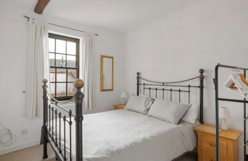 Grade II Listed Cottage in Central Taunton - Photo 14
