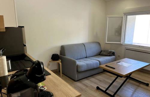 Studio rénové centre-ville de Lagnieu / WIFI - Foto 2