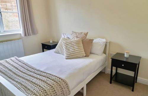 Modern Two Bedroom Wokingham Apartment, En Suite, Free WiFi, On Site Parking, Sleeps 4 - Foto 3