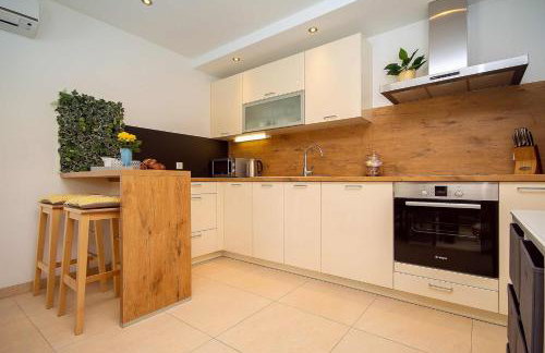 VILLA STOZAK, private heated pool, cinema room and sauna, 7 km from beach - Photo 14