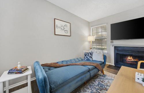 Coastal Hues - Pool, Gym & Free Parking! - Photo 11