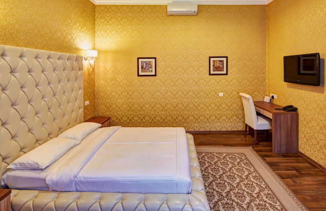 Lviv Apartments - Photo 14