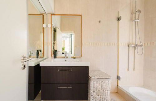 Chiado Gem Private Pool & Patio Retreat - Photo 63