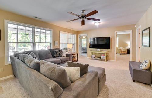 Lakefront Gilbertville Haven with Private Boat Dock! - Foto 10