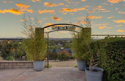 Paso Vista Bella by AvantStay Luxe Group Escape w Wine Country Views - Photo 37