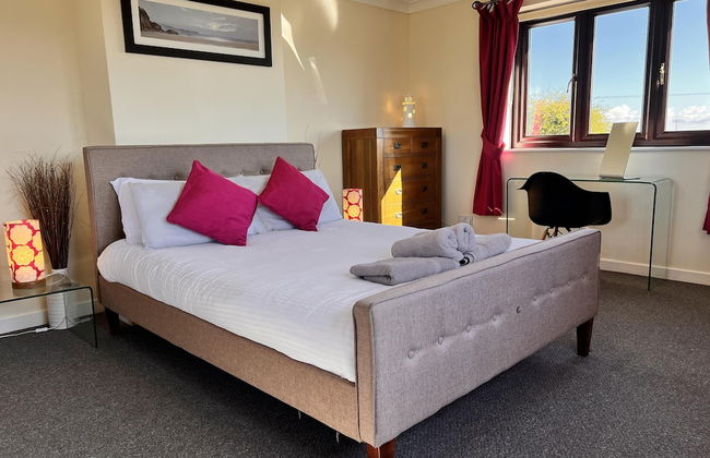 Detached Farmhouse 4 Bed/sleeps 9, Mountain Views! - Photo 2