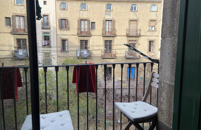 Lovely 2-bed Apartment in Barcelonas Best Location - Photo 30