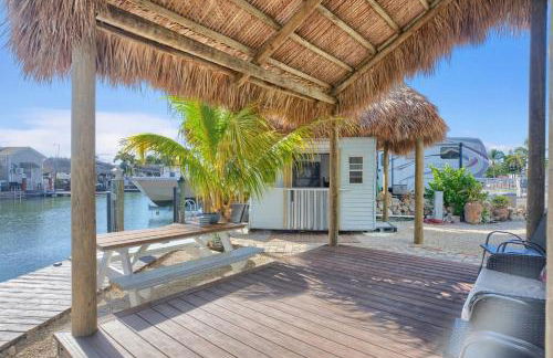Tiny Home on Waterfront, Bay Views, Deck, Pool - Photo 21