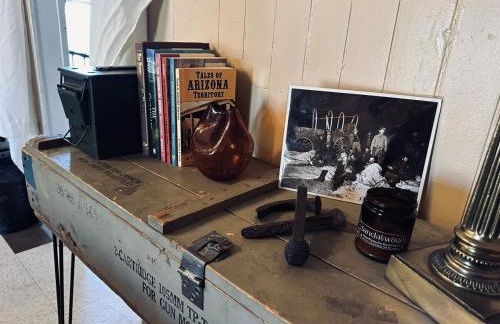 1900s Miner's cabin behind Tombstone Brewery - Foto 46