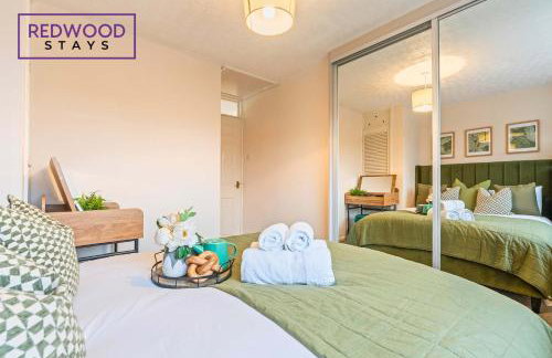 Cosy 3-Bedroom Serviced House with Free Fast WiFi and Parking for 2 Cars By Redwood Stays - Foto 18