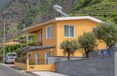 Coastal São Vicente Mountain & Sea View Hideaway with Free Parking - Foto 40