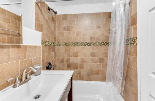 Inviting 2Bd Upper East Side Stay with Backyard - Foto 20